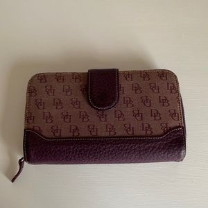 Dooney & Bourke wallet